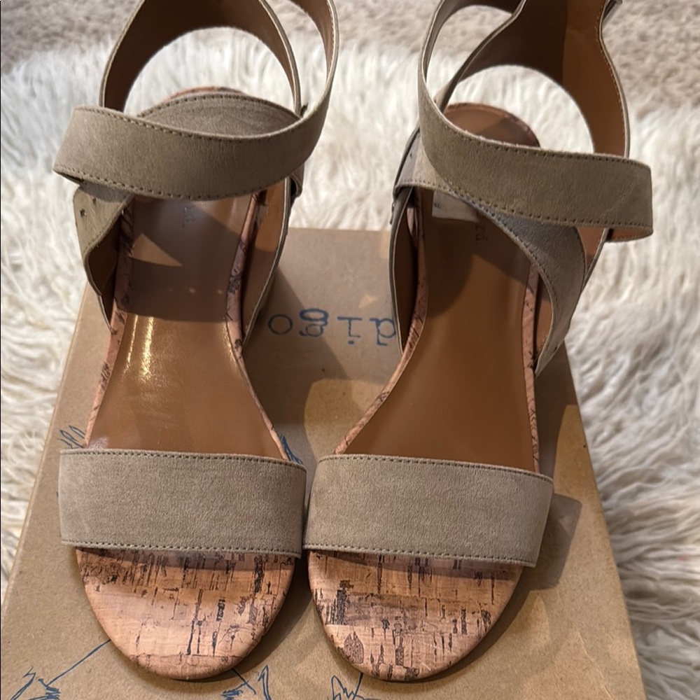 Women's Tan Sandals